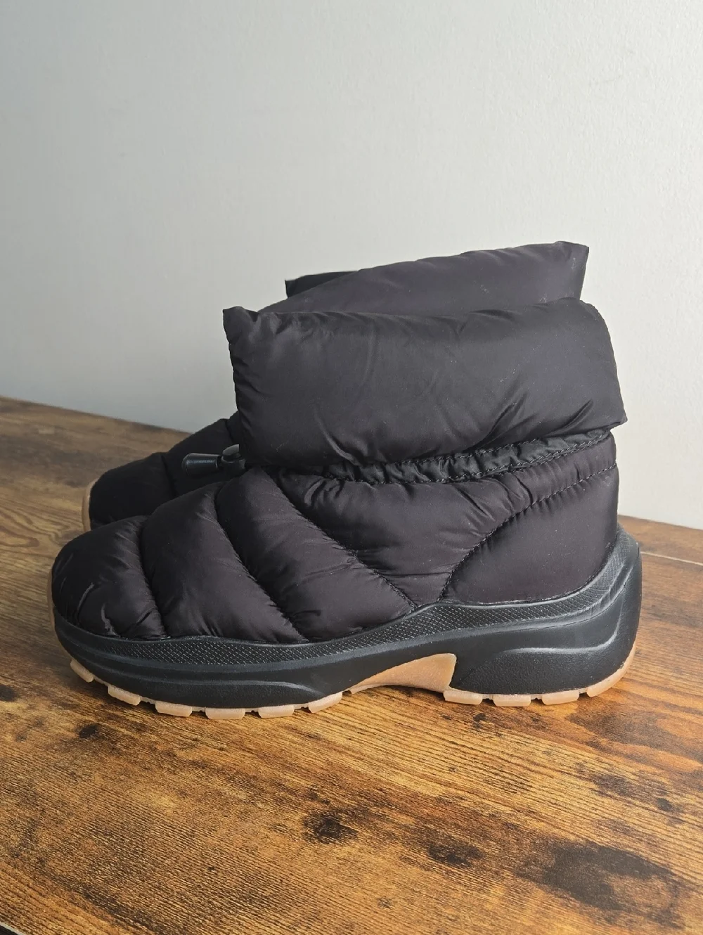 H&M Black Patted Gum-Soled Puffer Slip-On Ankle Booties Sz 39 / 8.5 Retired